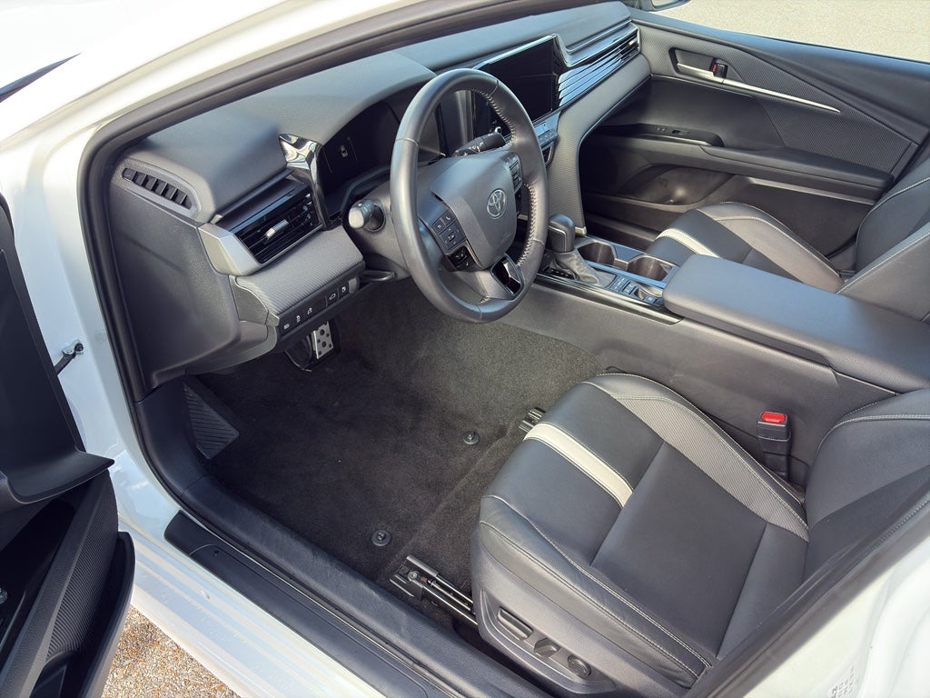 2025 Toyota Camry Hybrid SE