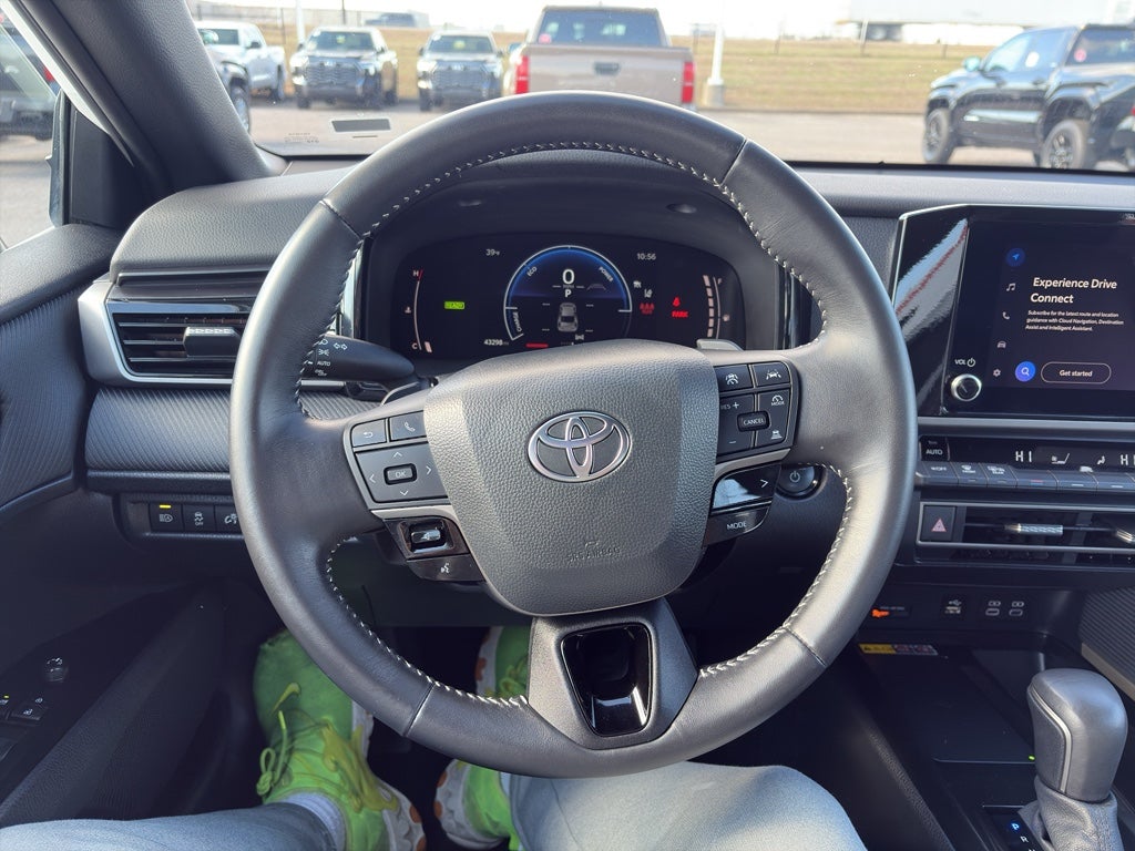 2025 Toyota Camry Hybrid SE