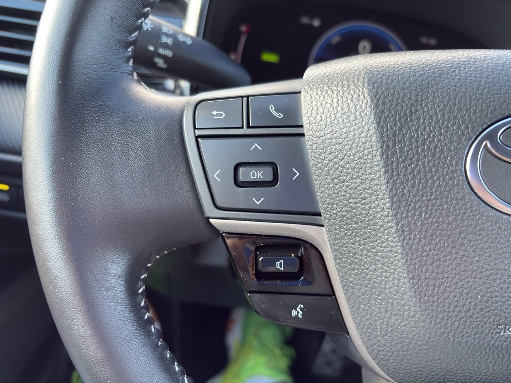 2025 Toyota Camry Hybrid SE