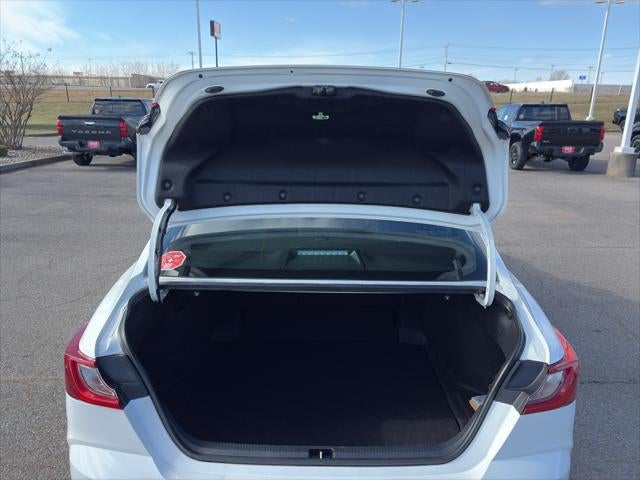 2025 Toyota Camry Hybrid SE