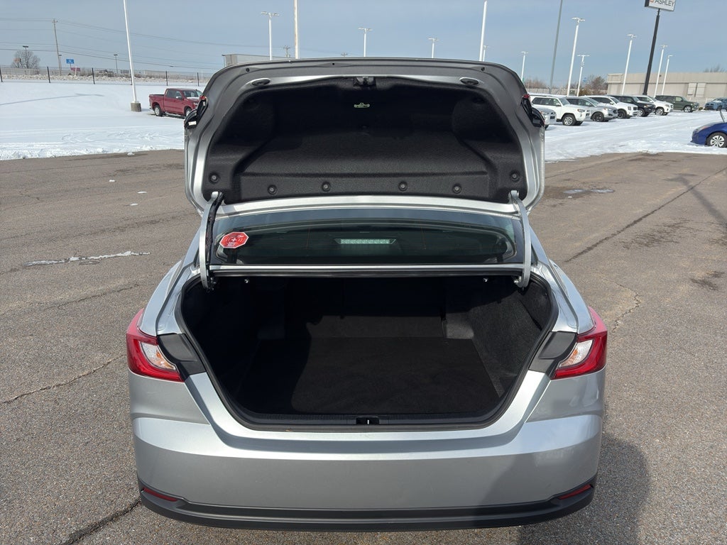 2025 Toyota Camry Hybrid LE