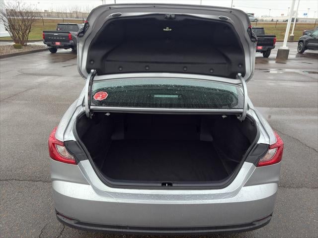 2025 Toyota Camry Hybrid LE