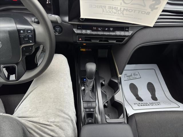 2025 Toyota Camry Hybrid LE