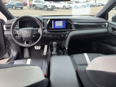 2025 Toyota Camry Hybrid SE