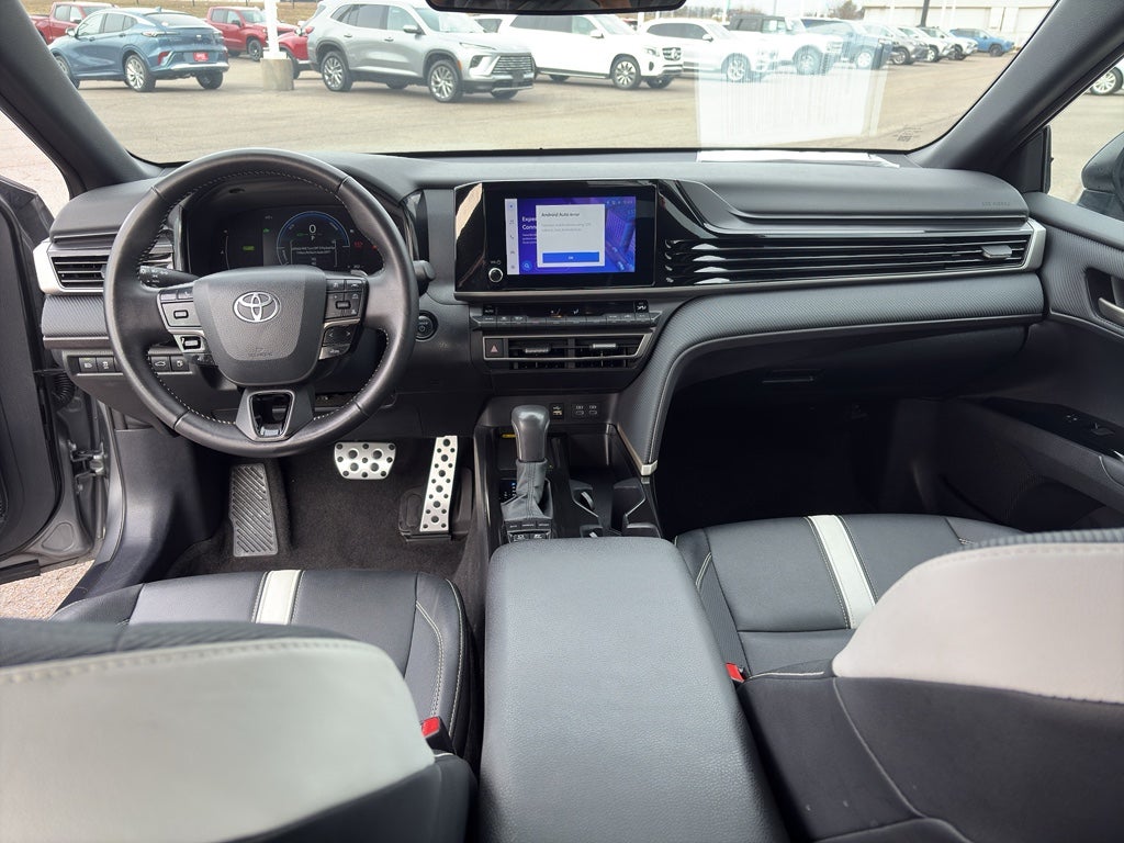 2025 Toyota Camry Hybrid SE