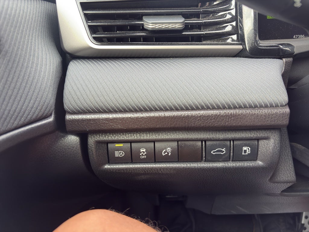 2025 Toyota Camry Hybrid SE