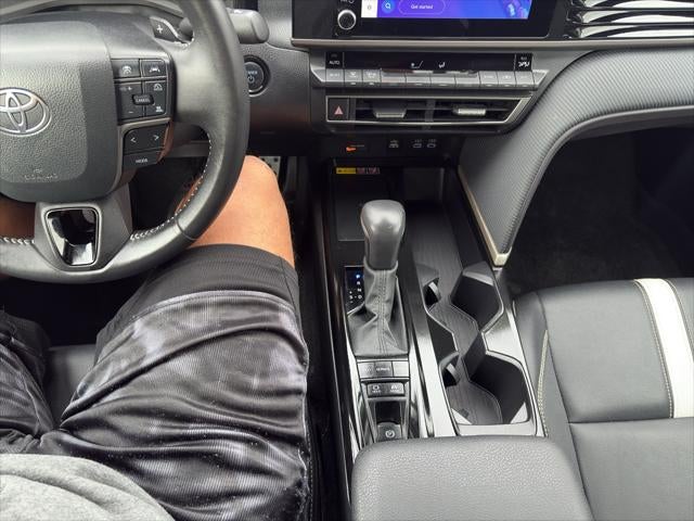 2025 Toyota Camry Hybrid SE