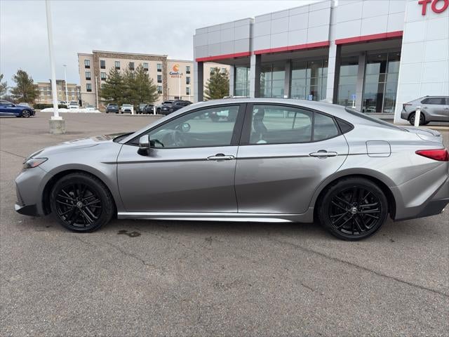 2025 Toyota Camry Hybrid SE