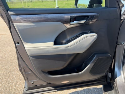 2023 Toyota Highlander Hybrid Hybrid Platinum