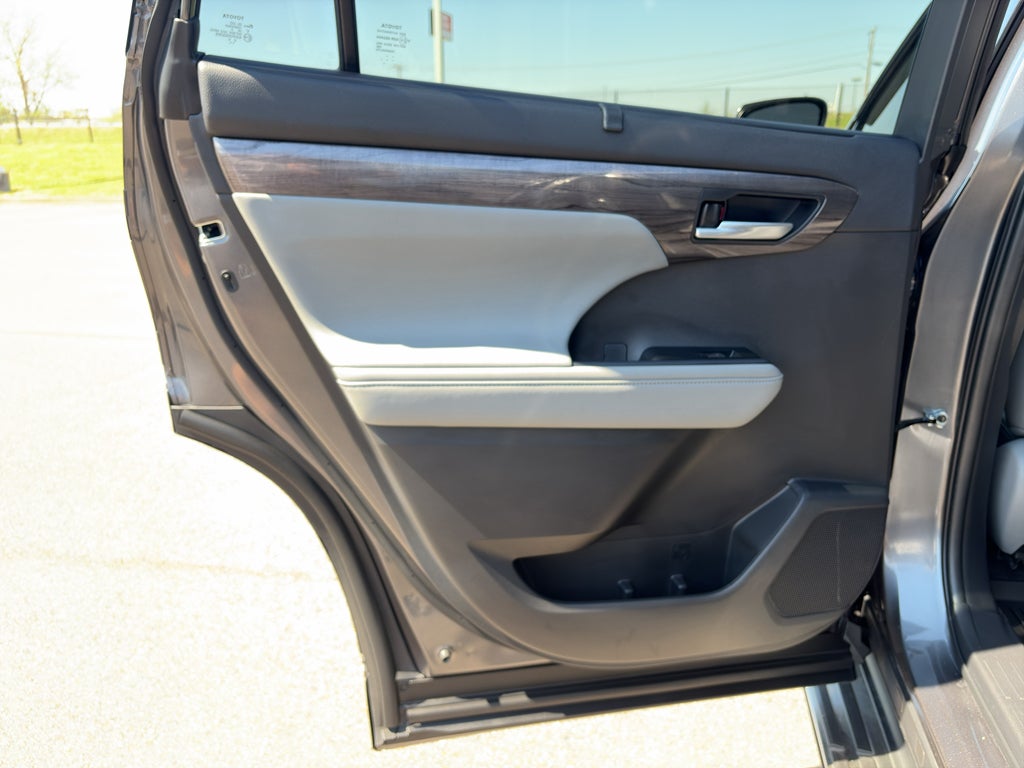 2023 Toyota Highlander Hybrid Hybrid Platinum