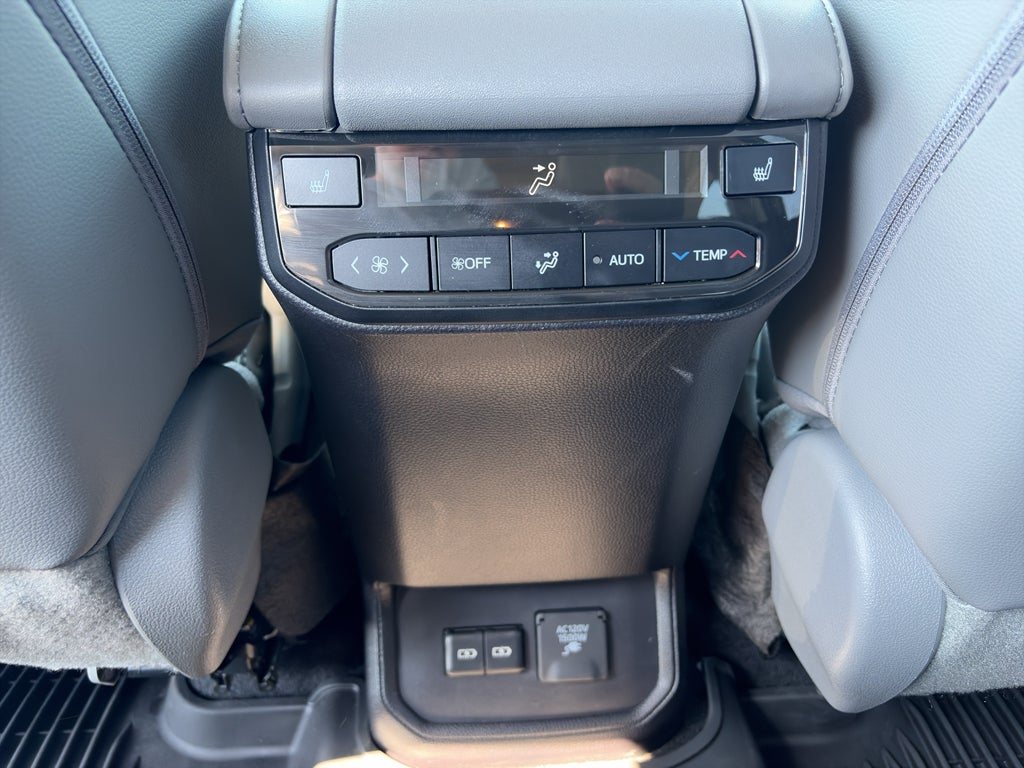 2023 Toyota Highlander Hybrid Hybrid Platinum