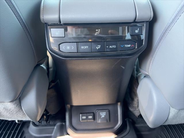 2023 Toyota Highlander Hybrid Hybrid Platinum