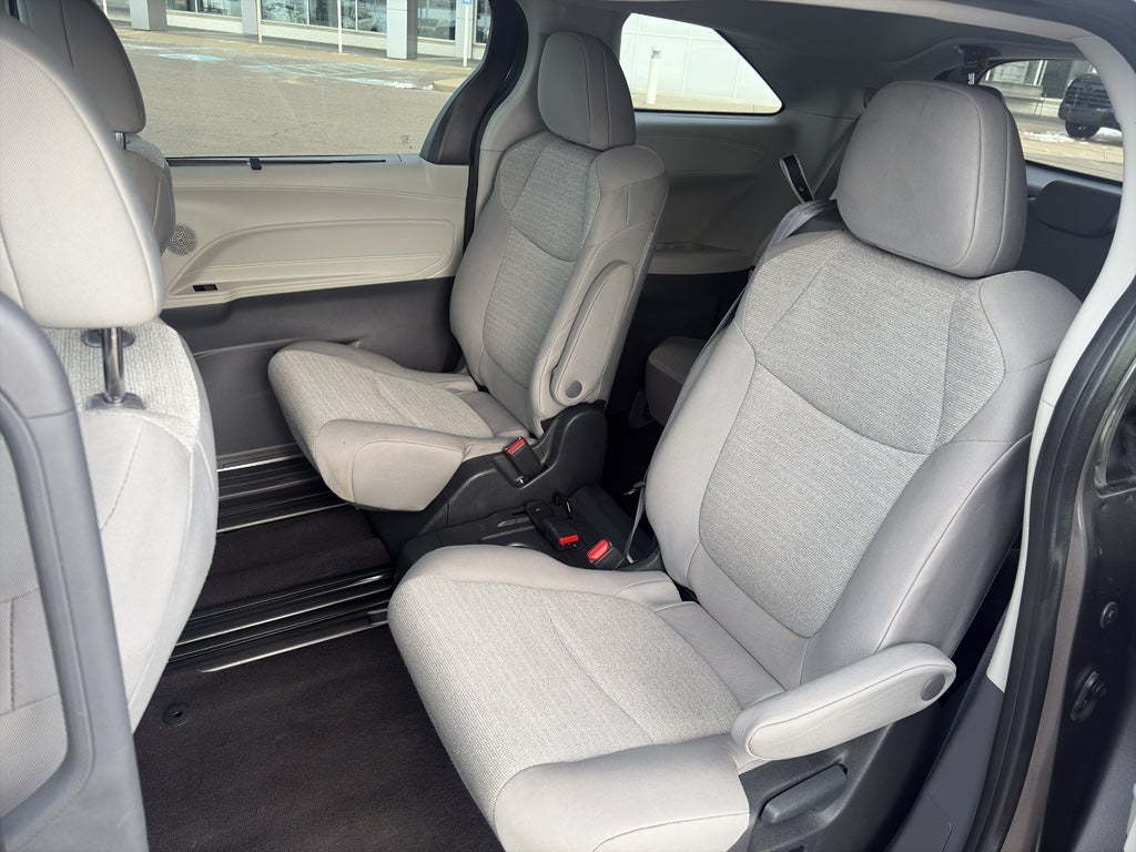 2024 Toyota Sienna LE