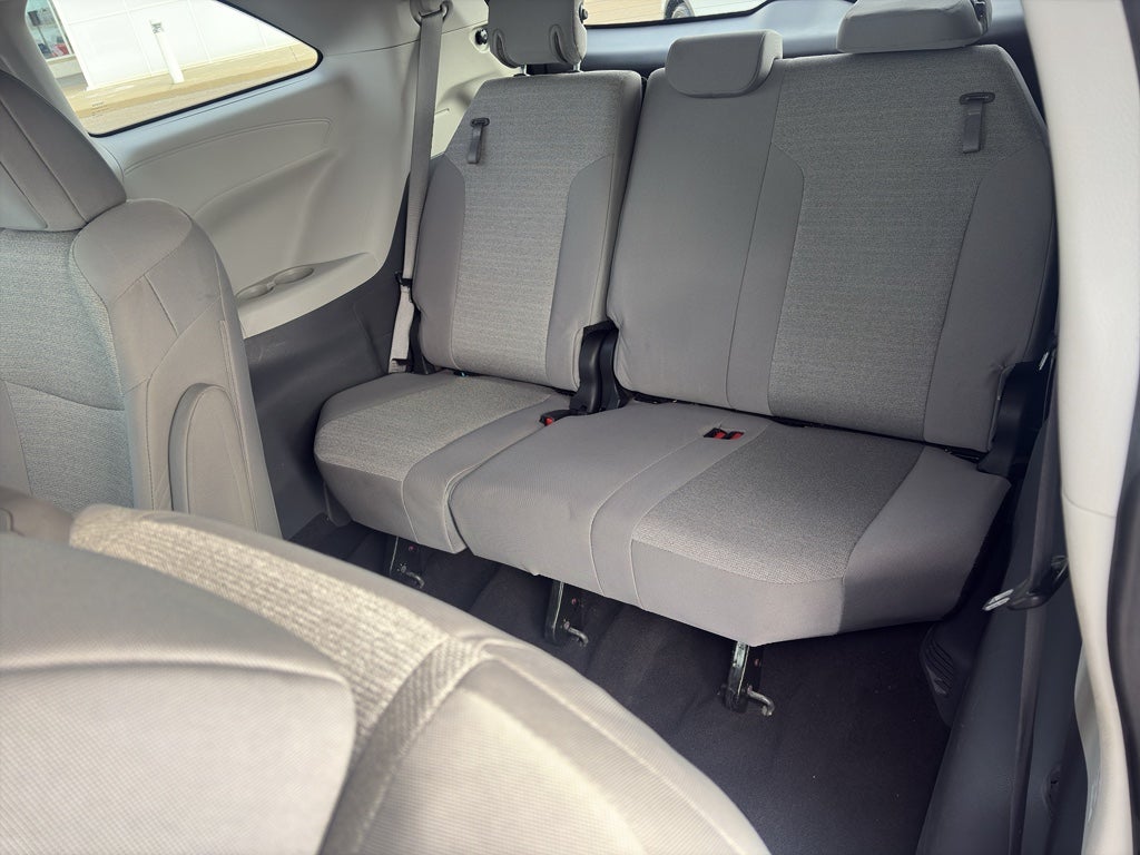 2024 Toyota Sienna LE