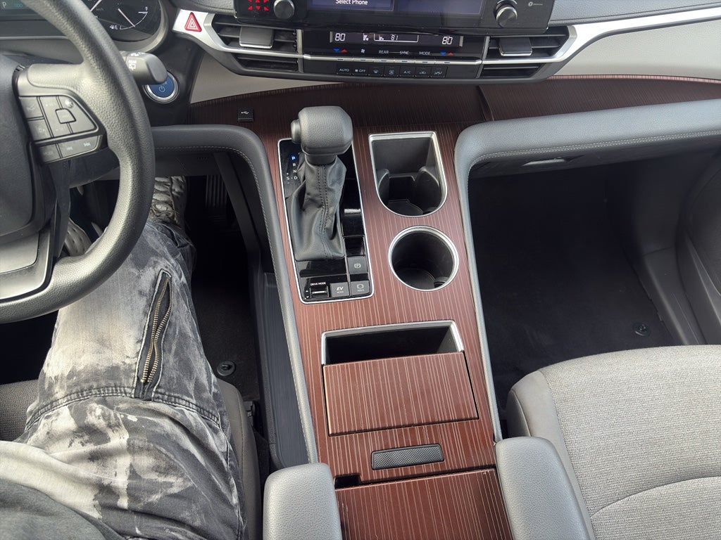 2024 Toyota Sienna LE