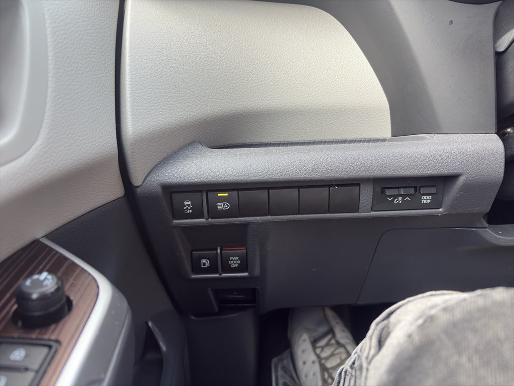 2024 Toyota Sienna LE