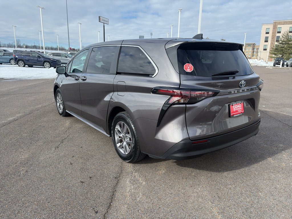 2024 Toyota Sienna LE