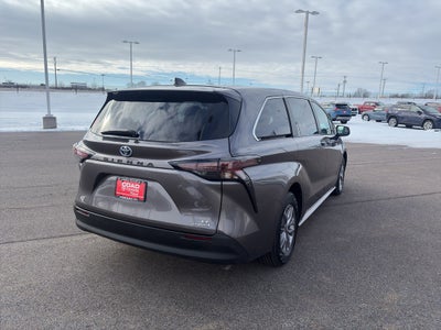 2024 Toyota Sienna LE
