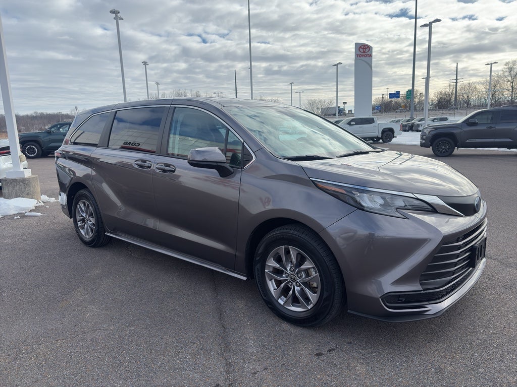 2024 Toyota Sienna LE