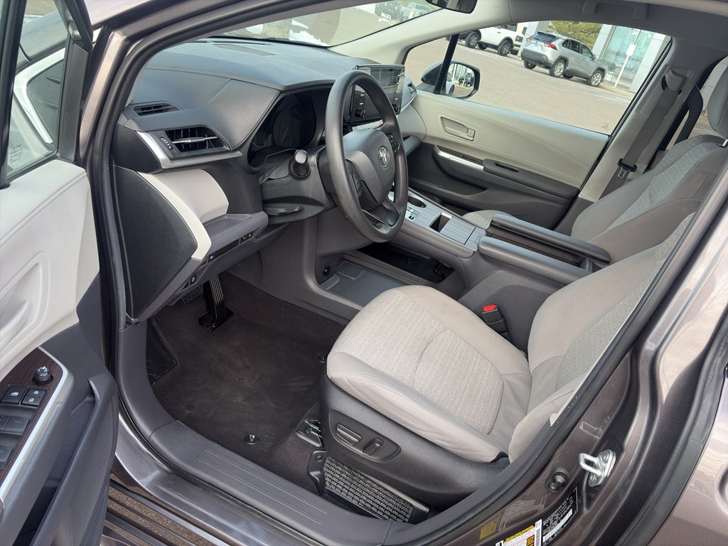2024 Toyota Sienna LE