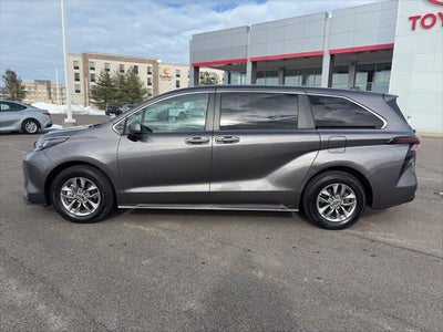 2024 Toyota Sienna LE