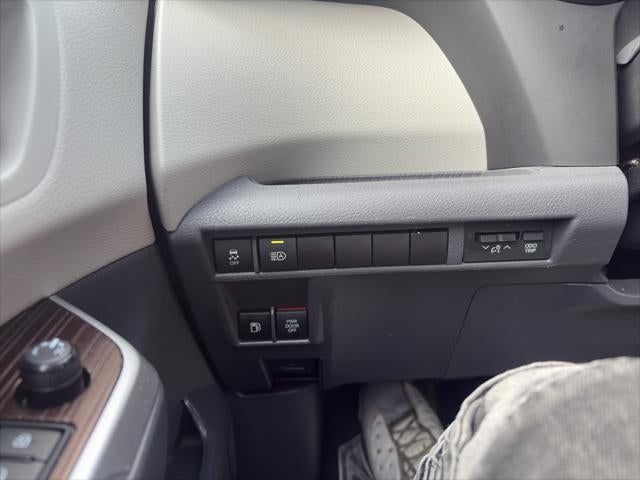 2024 Toyota Sienna LE