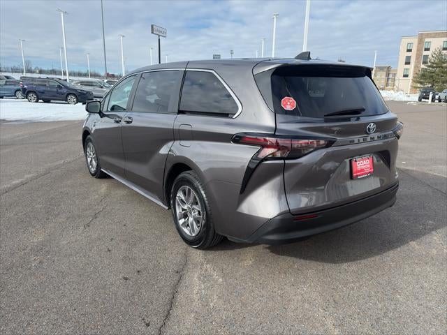 2024 Toyota Sienna LE