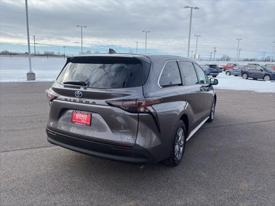 2024 Toyota Sienna LE