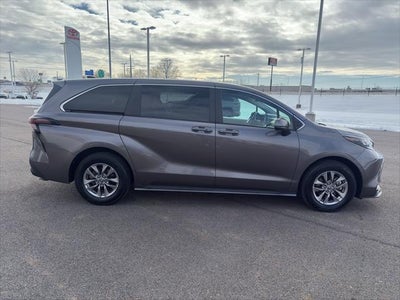 2024 Toyota Sienna LE
