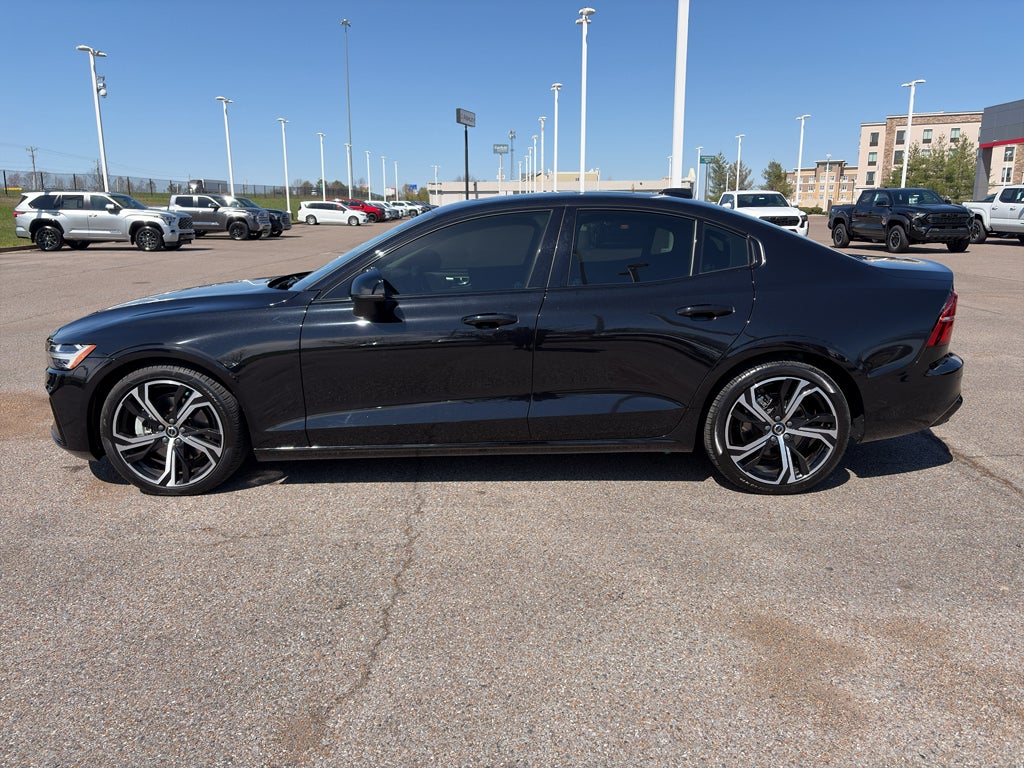 2024 Volvo S60 Core Dark Theme