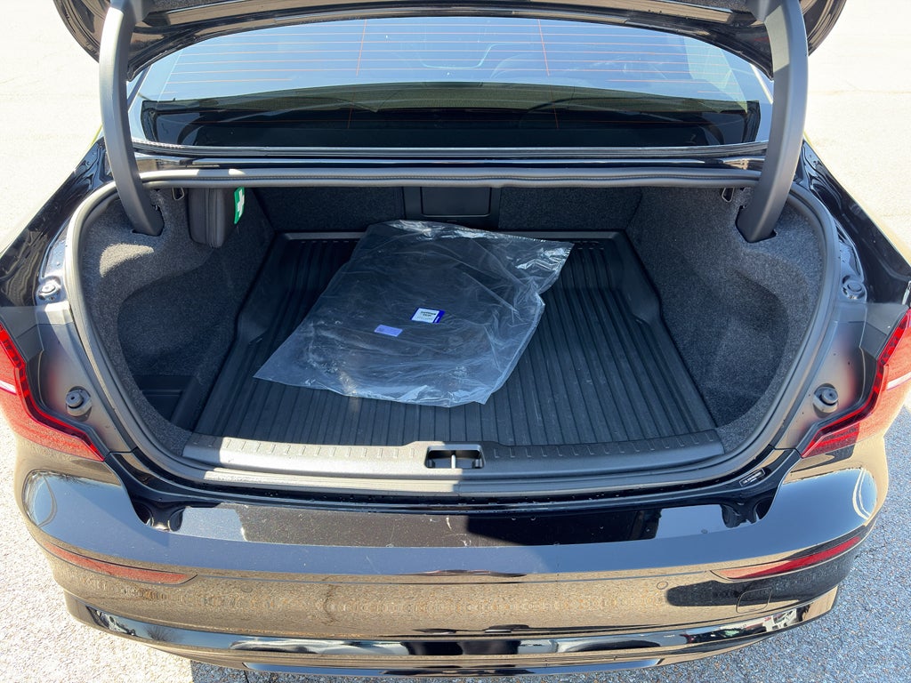 2024 Volvo S60 Core Dark Theme