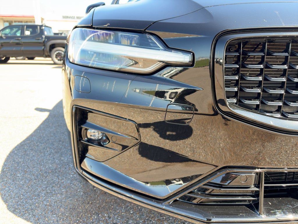 2024 Volvo S60 Core Dark Theme