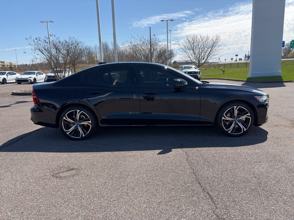 2024 Volvo S60 Core Dark Theme