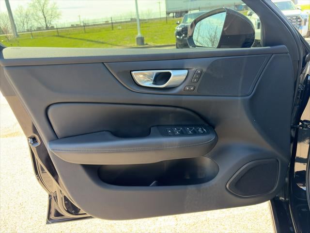 2024 Volvo S60 Core Dark Theme