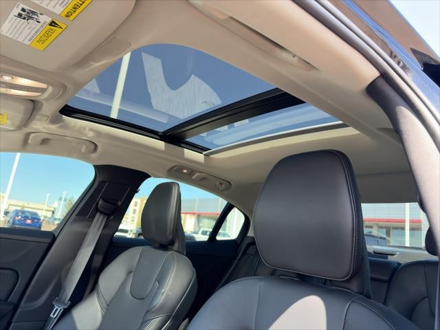 2024 Volvo S60 Core Dark Theme