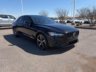 2024 Volvo S60 Core Dark Theme