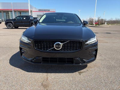 2024 Volvo S60 Core Dark Theme
