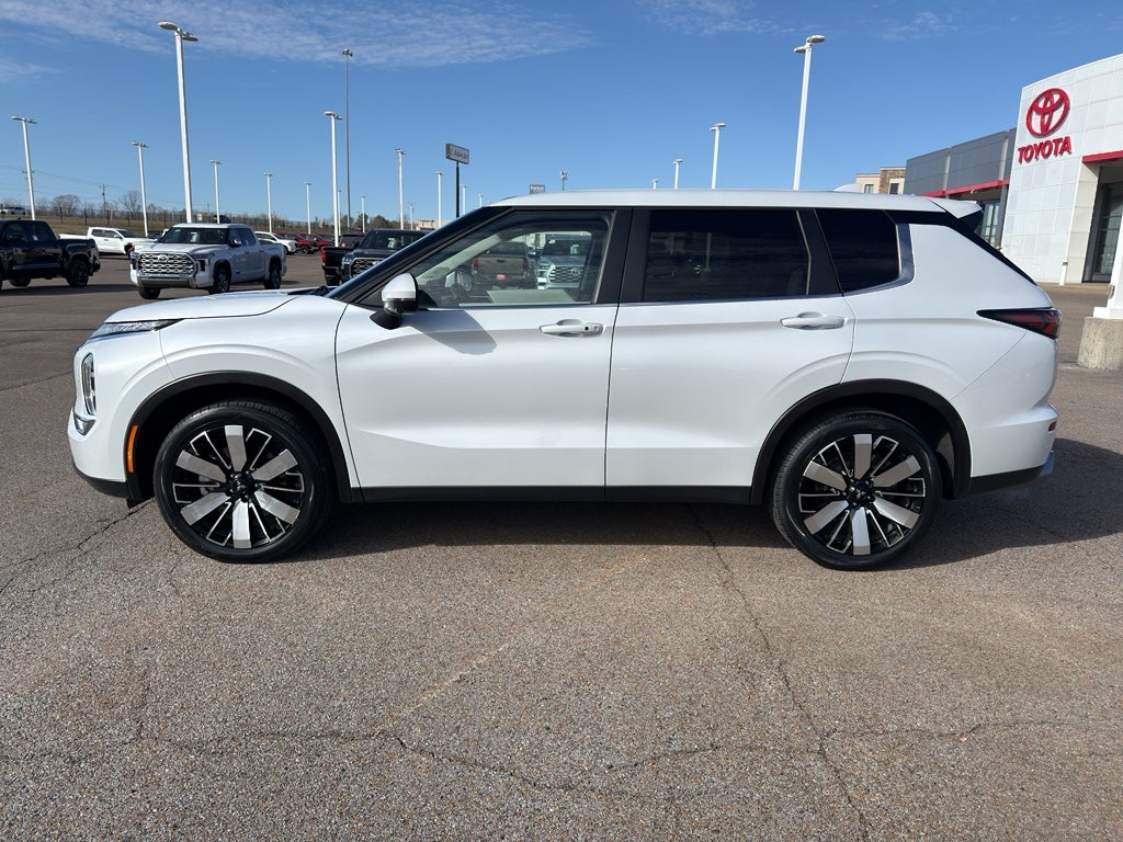 2025 Mitsubishi Outlander SE